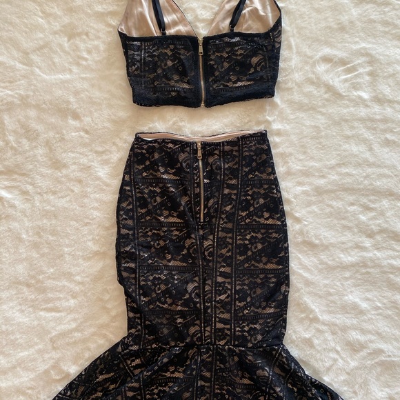 Woman's Lace Skirt Set - Picture 5 of 6